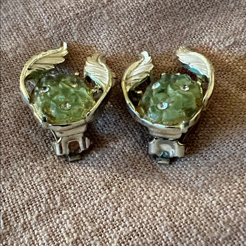 Vintage Clip On Leafy Green Gemstone Earrings - Picture 2 of 5